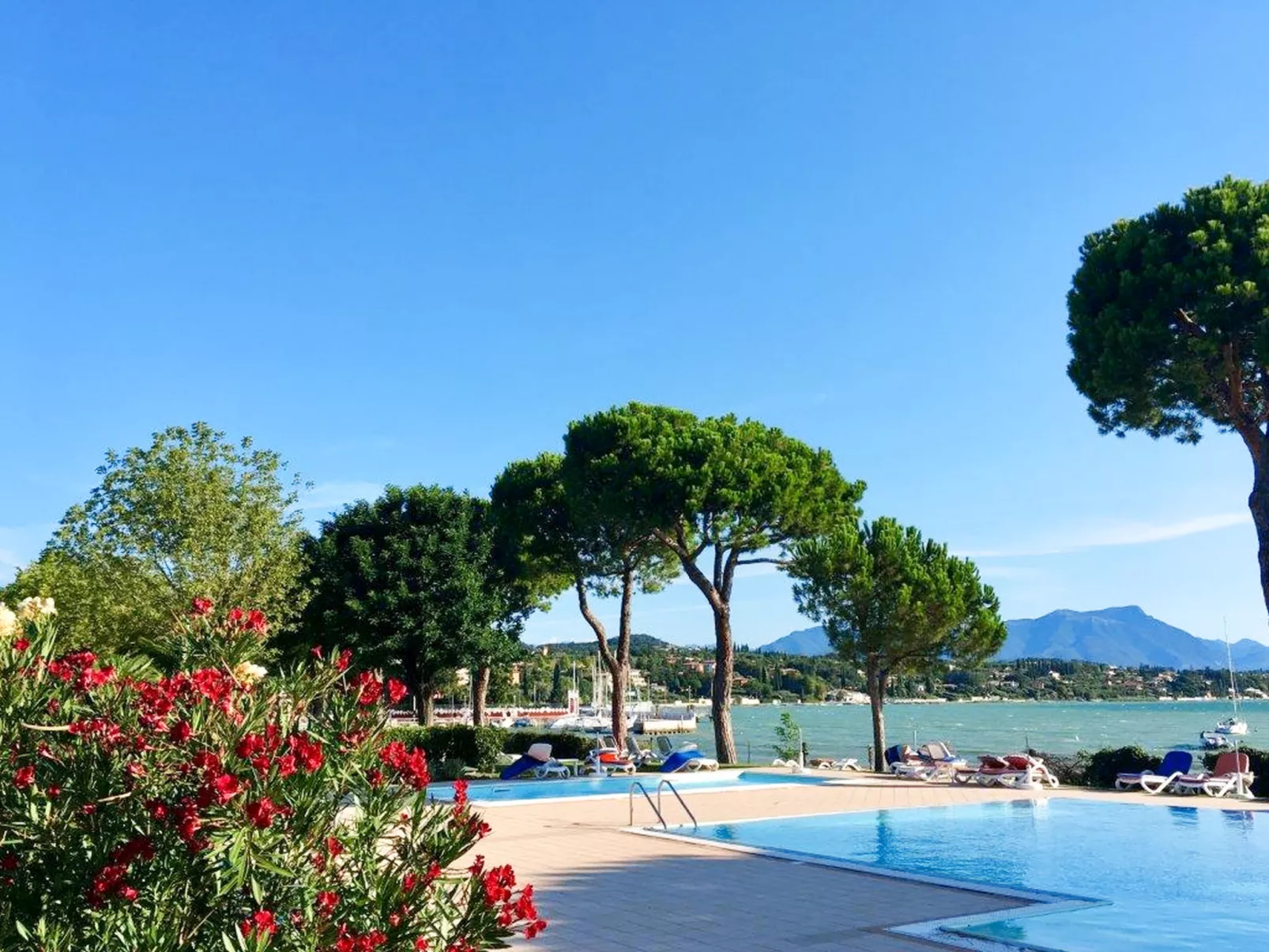 Front Lake Resort Le Corti del Lago-Outside