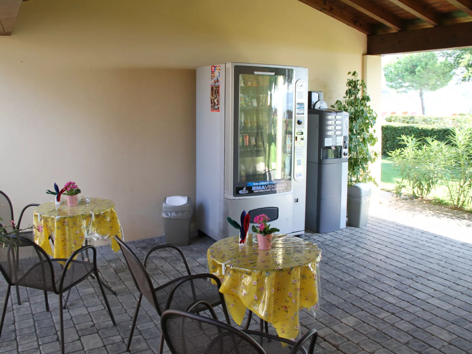 Front Lake Resort Le Corti del Lago-Inside