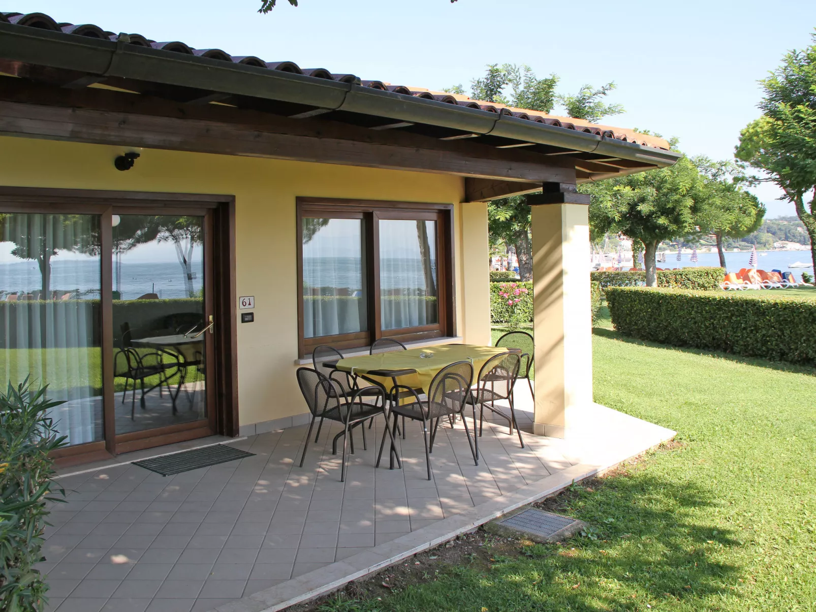 Front Lake Resort Le Corti del Lago-Outside
