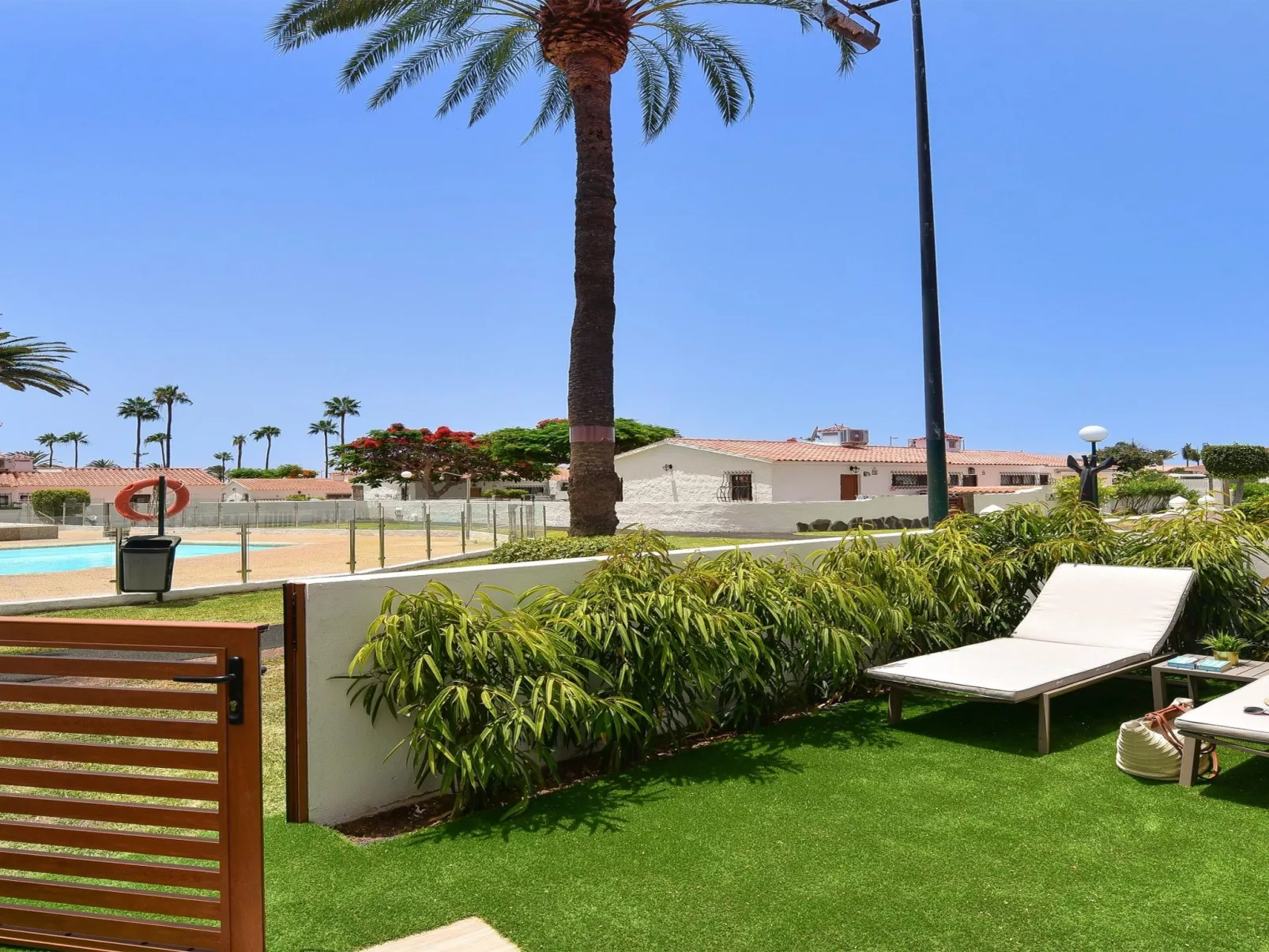 Santa Barbara EMB5-Outside