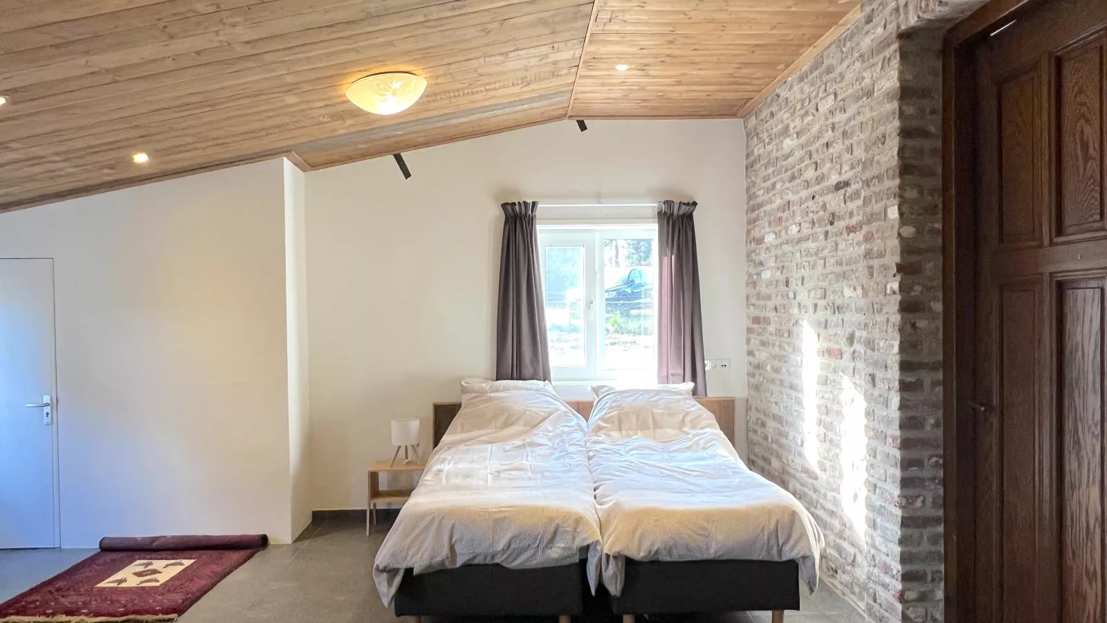 De Rouwenbogt-Bedroom
