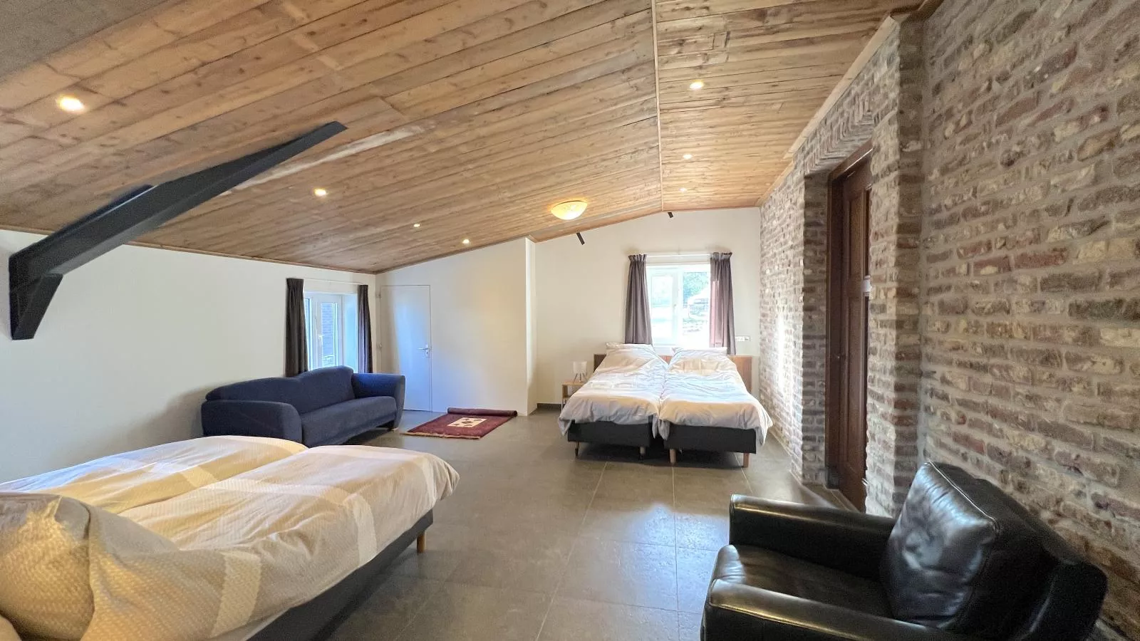 De Rouwenbogt-Bedroom