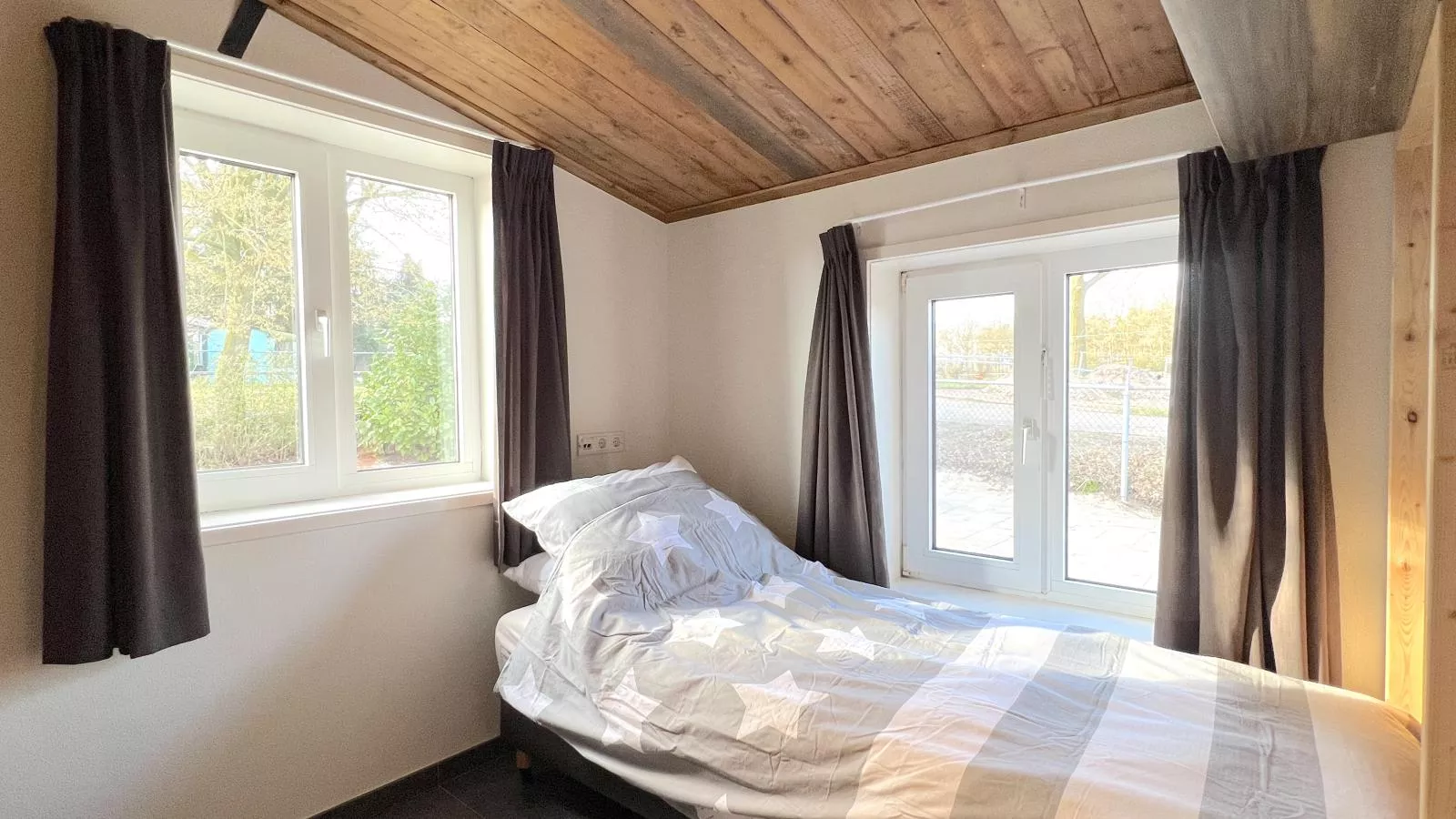 De Rouwenbogt-Bedroom