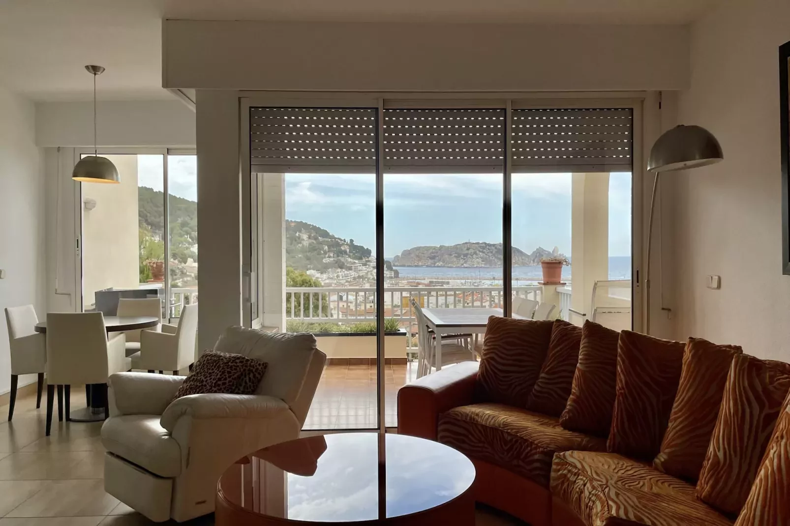 VILLA CANTABRIC-Living room