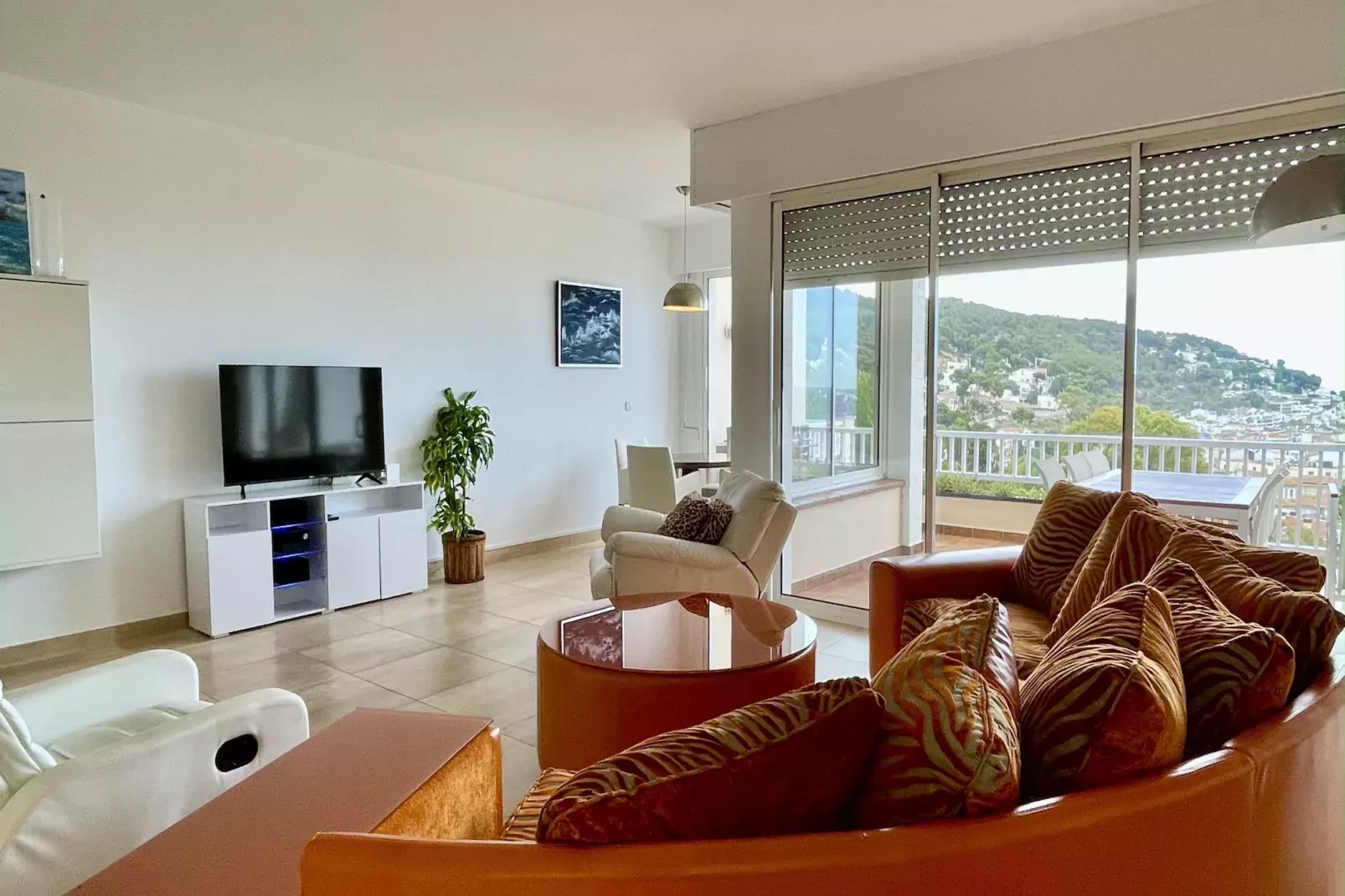 VILLA CANTABRIC-Living room
