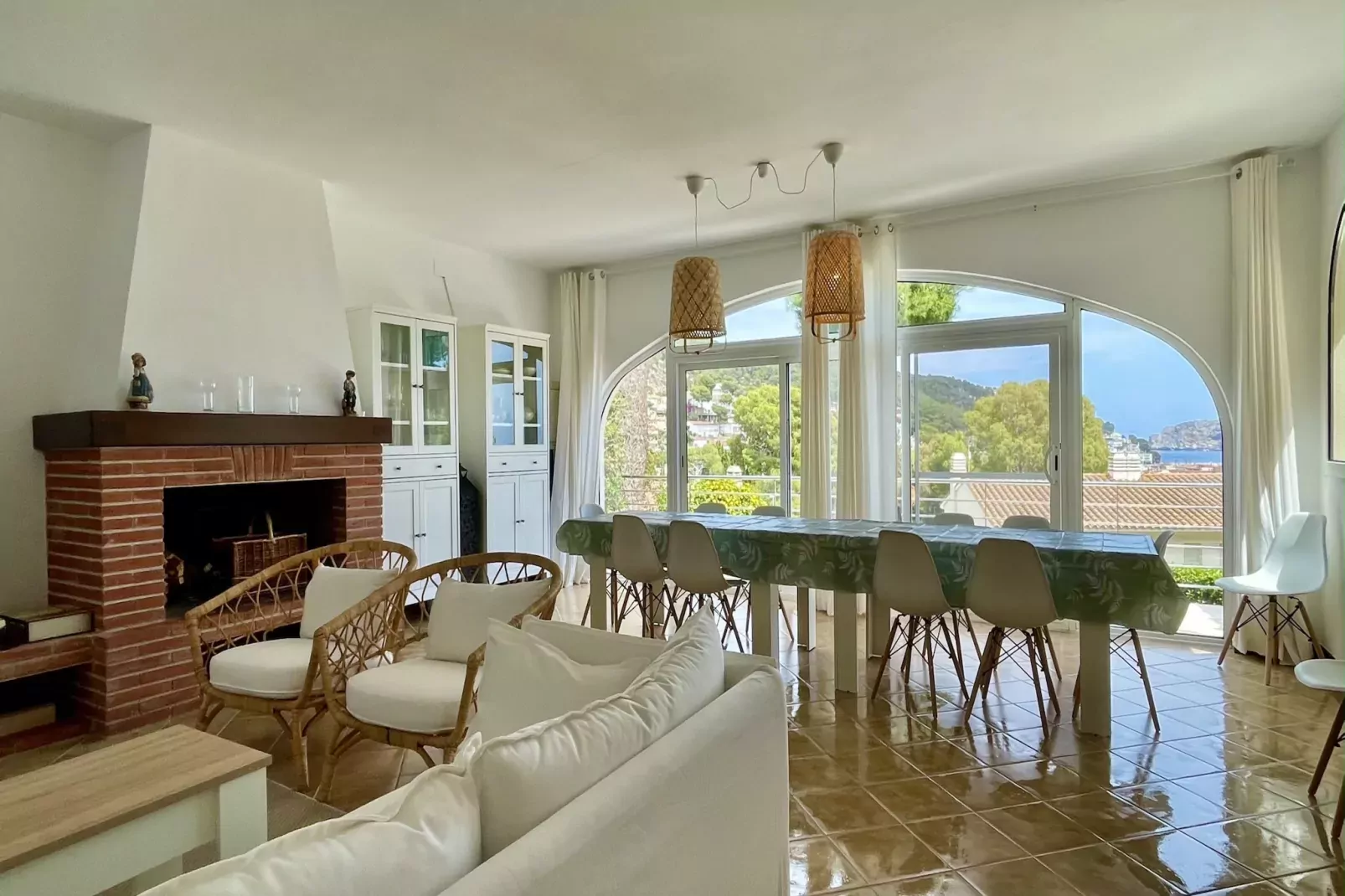 VILLA CANTABRIC-Dining room