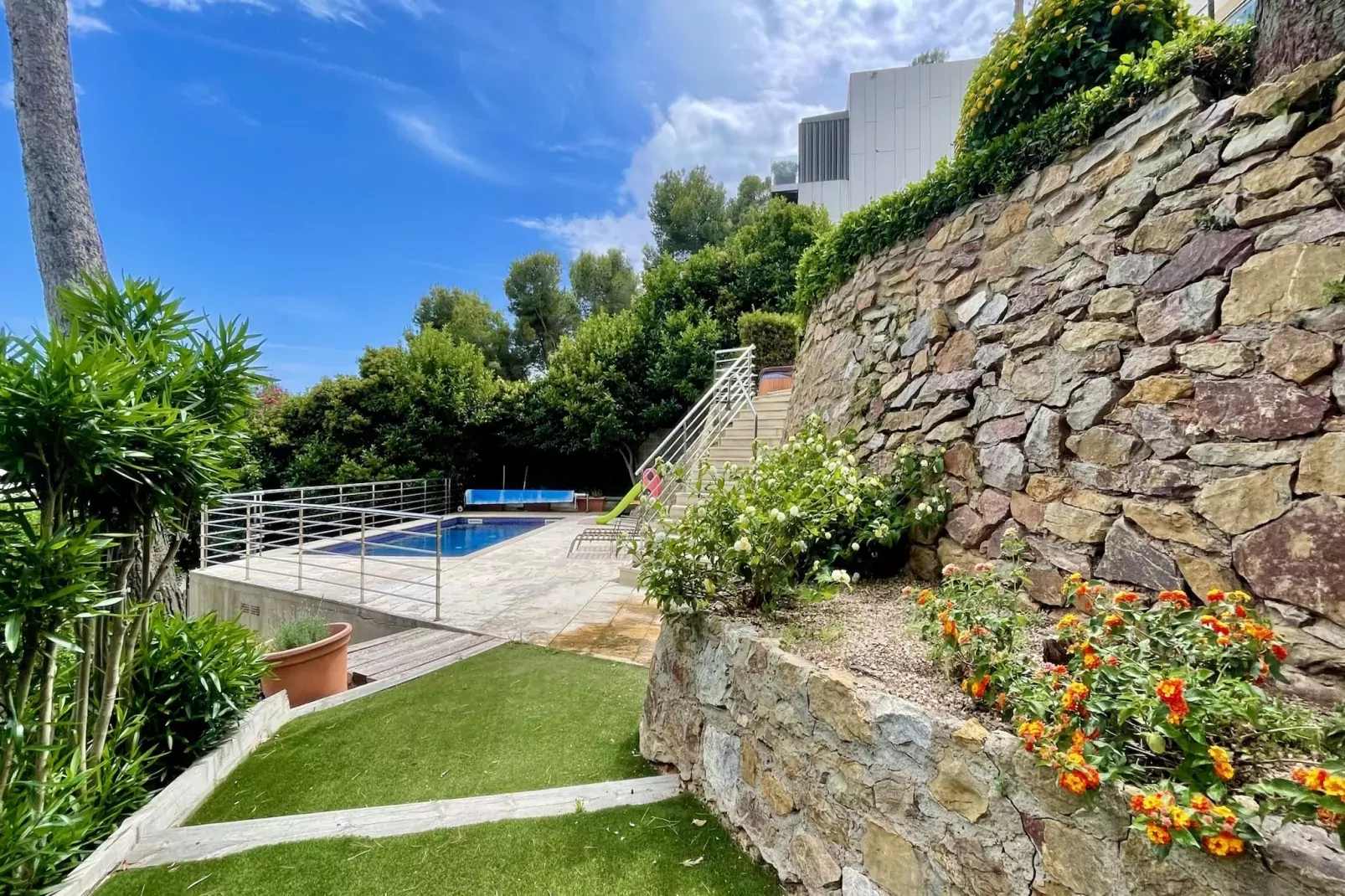 VILLA CANTABRIC-Gardens summer