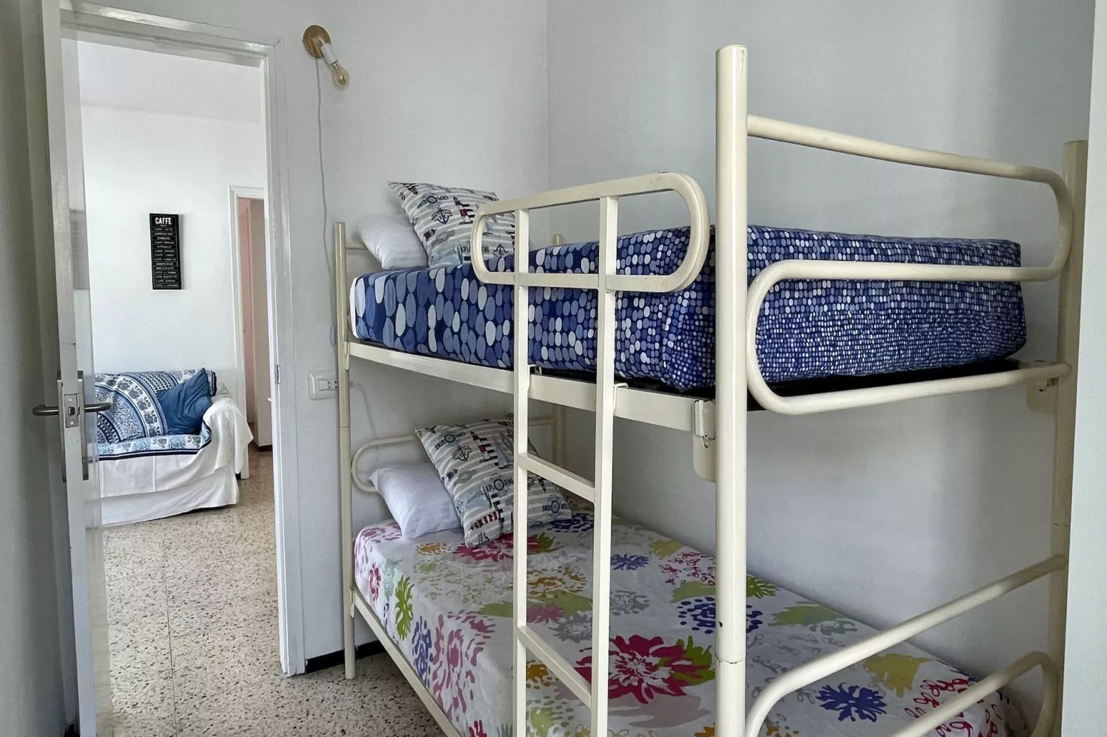 OMEGA 4 2-C-Chambre