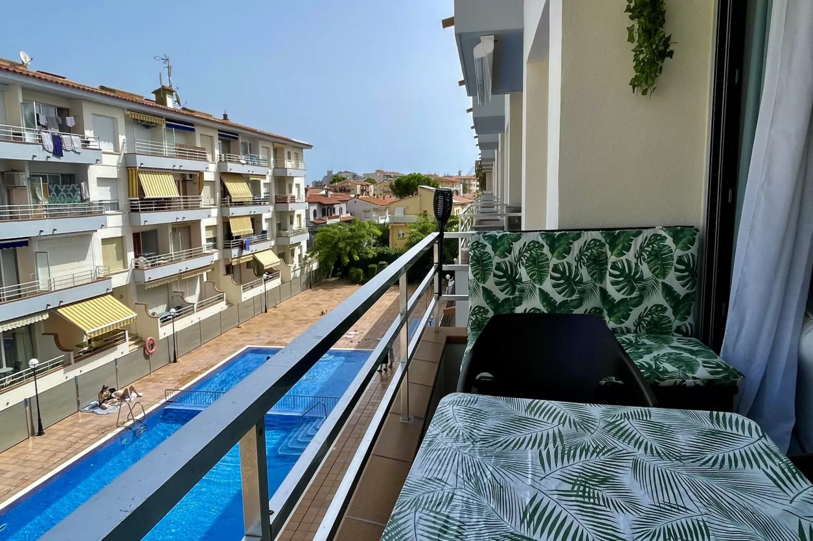 OMEGA 4 2-C-Terrasse