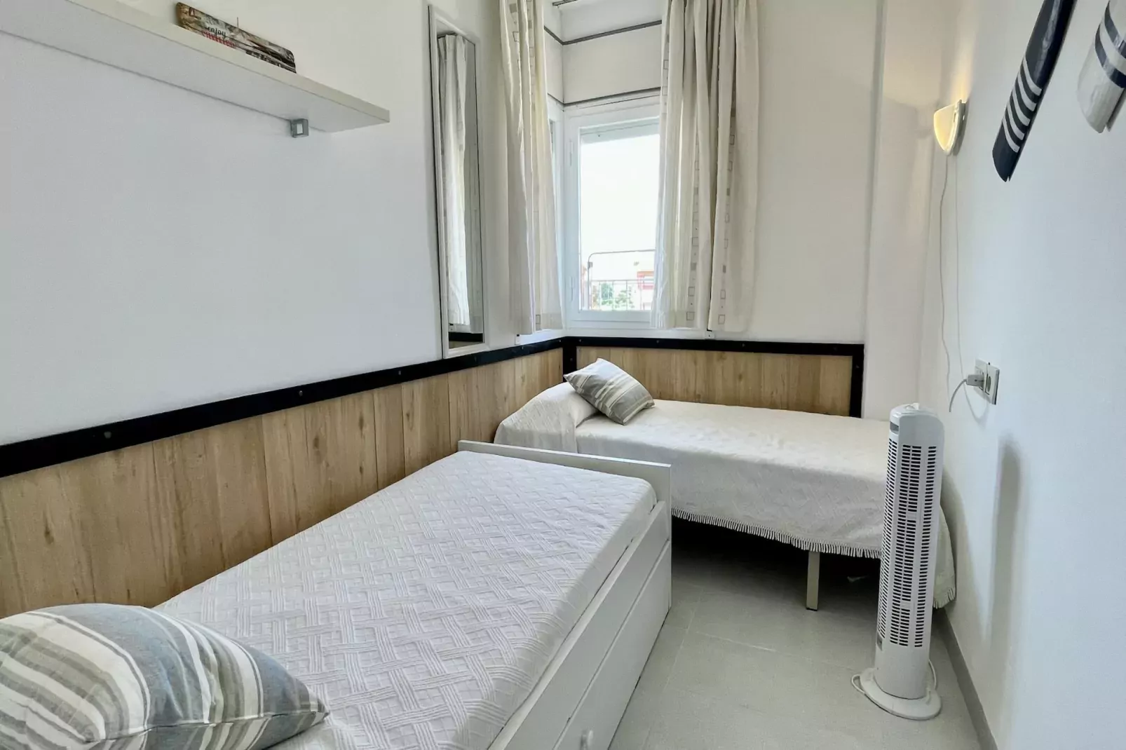 BLAUMAR B-36-Bedroom