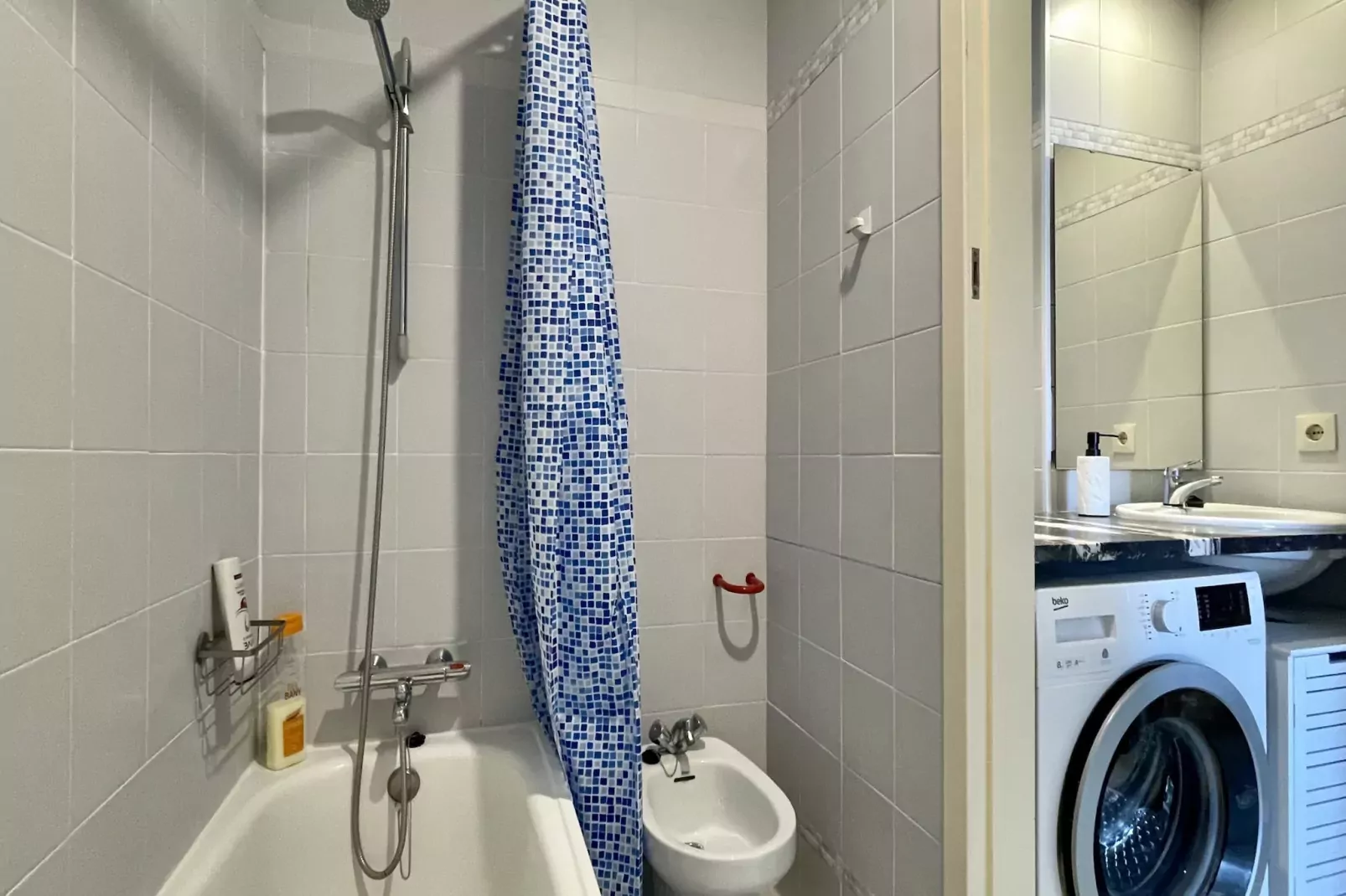 BLAUMAR B-36-Bathroom