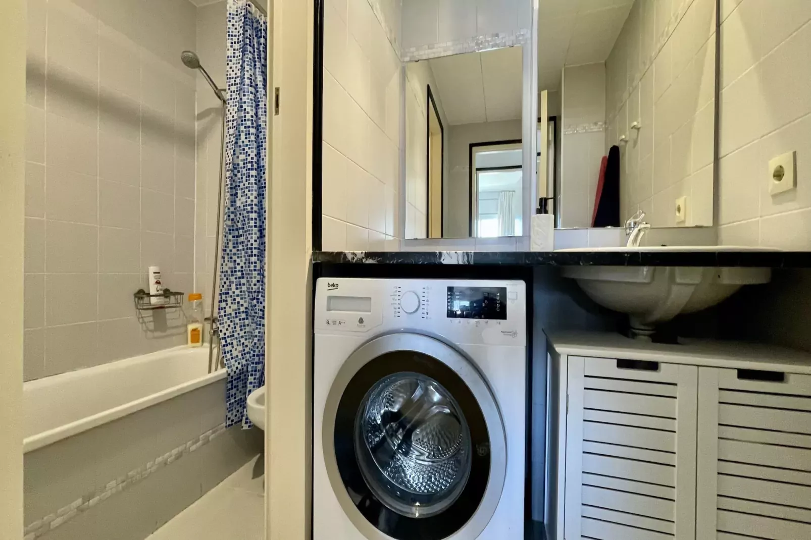 BLAUMAR B-36-Bathroom