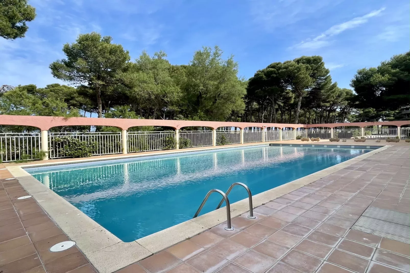 SALLES BEACH 03-Pool