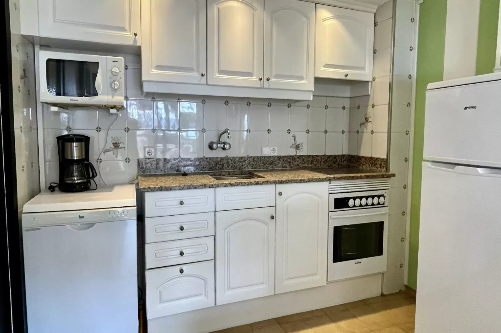 SALLES BEACH 03-Kitchen