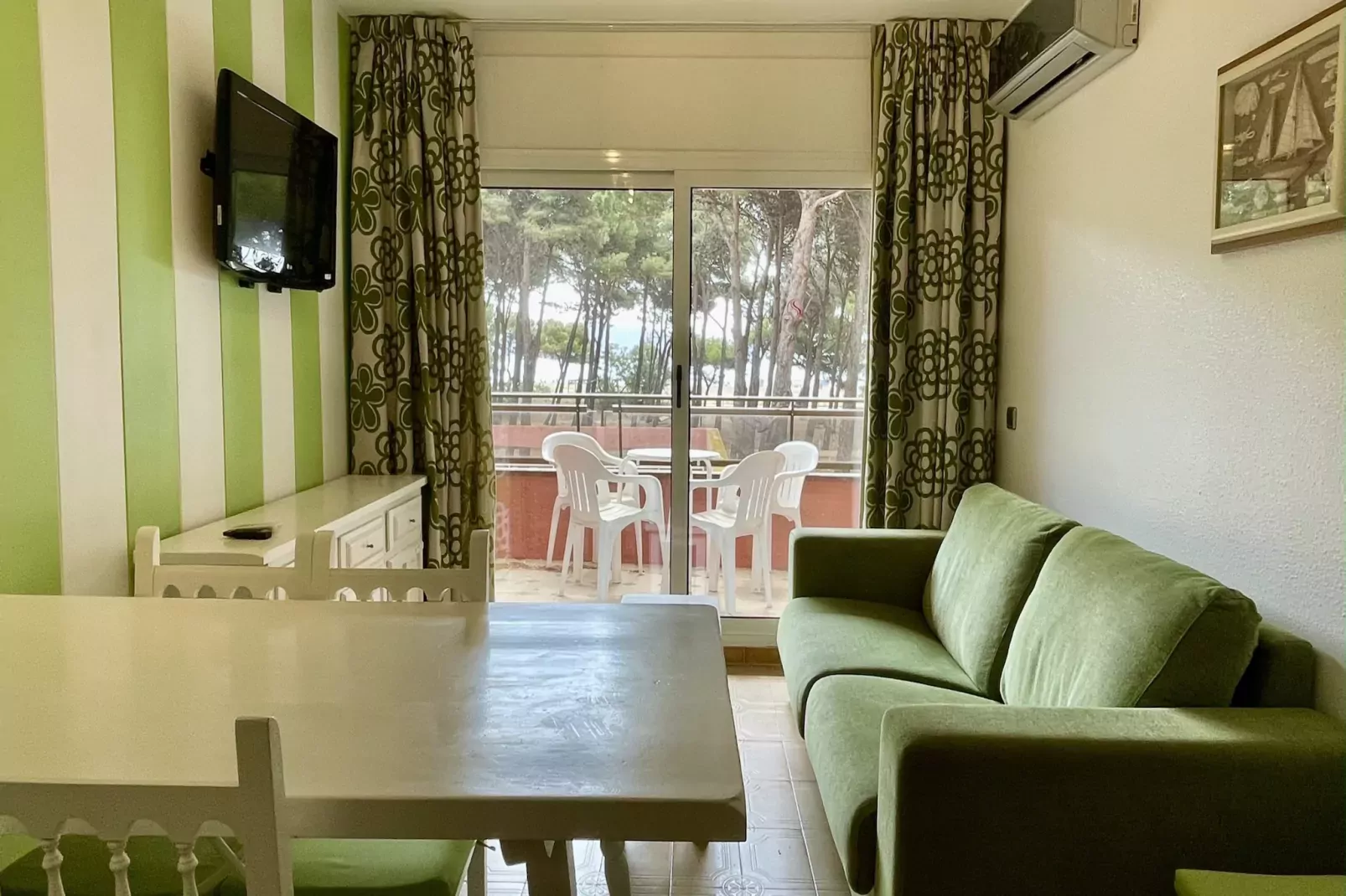 SALLES BEACH 03-Living room
