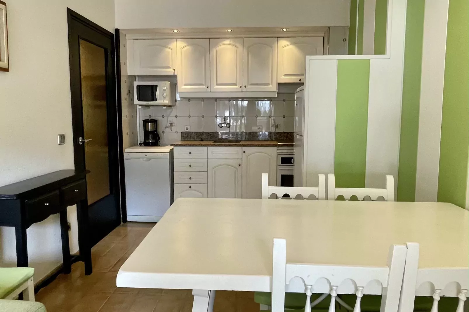 SALLES BEACH 03-Kitchen