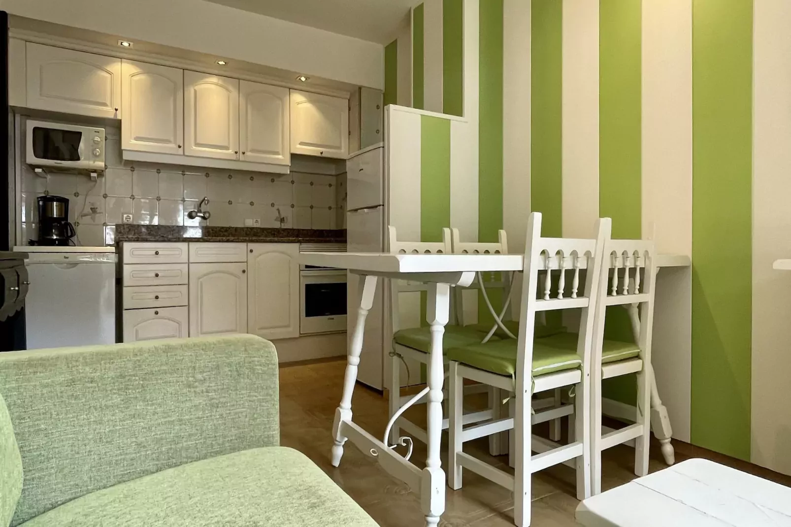 SALLES BEACH 03-Kitchen