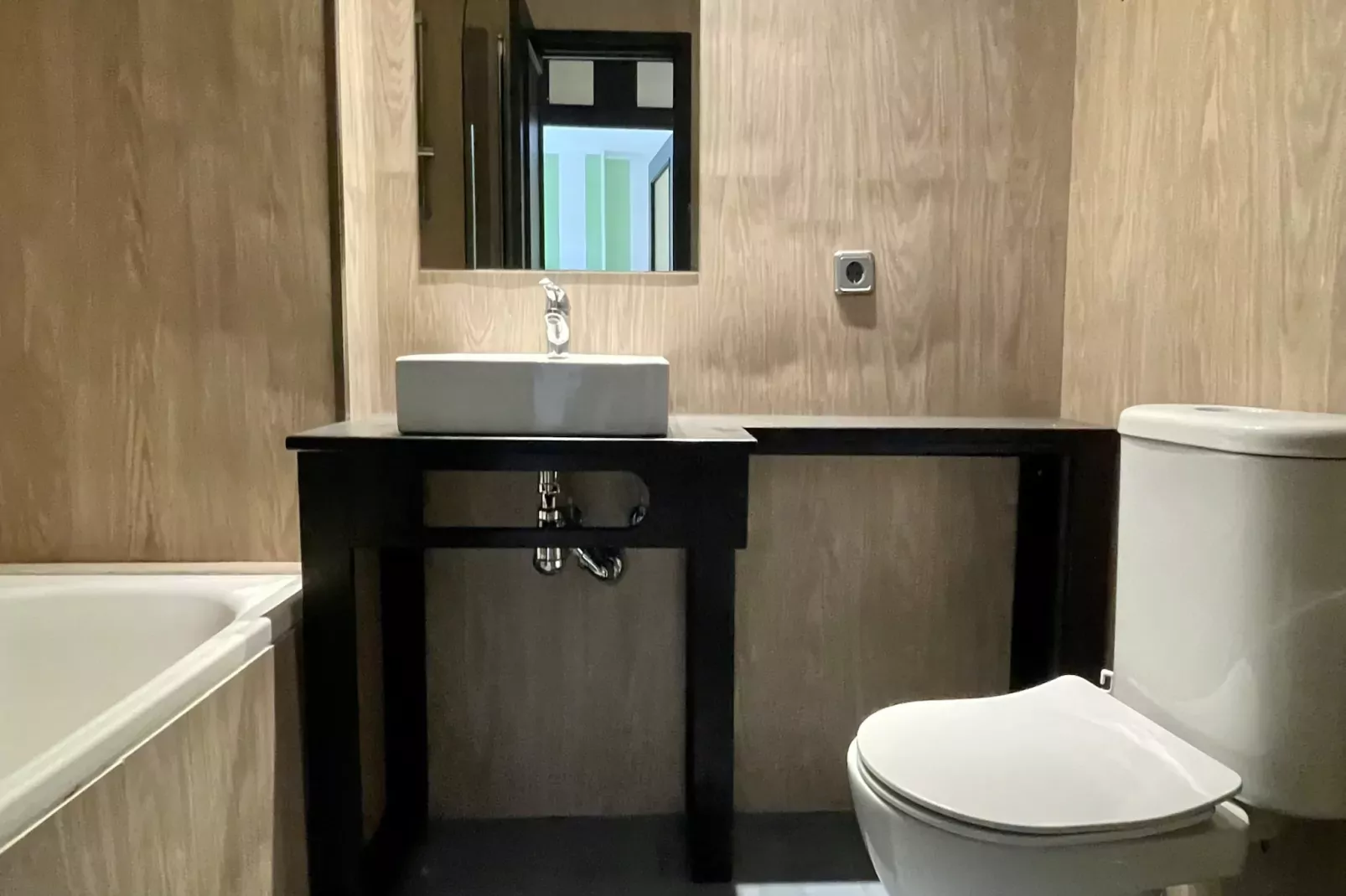 SALLES BEACH 03-Bathroom