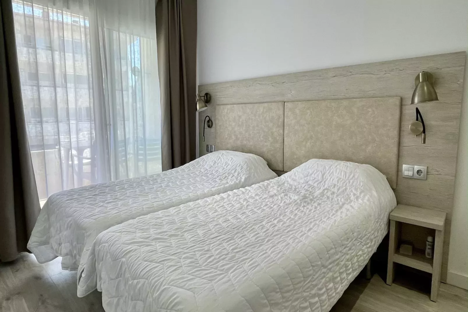 FESTASTAR 212-Bedroom