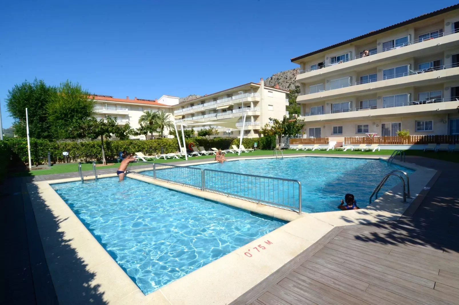 FESTASTAR 212-Pool