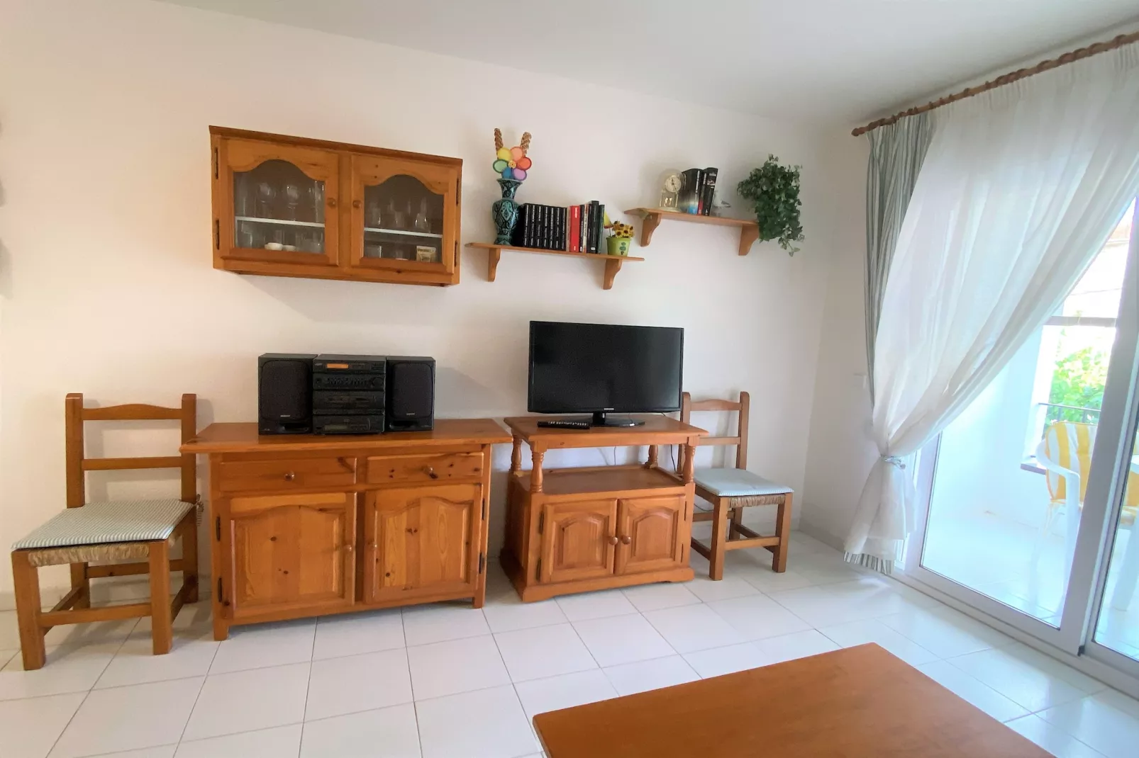 ESPLENDID 11-Living room