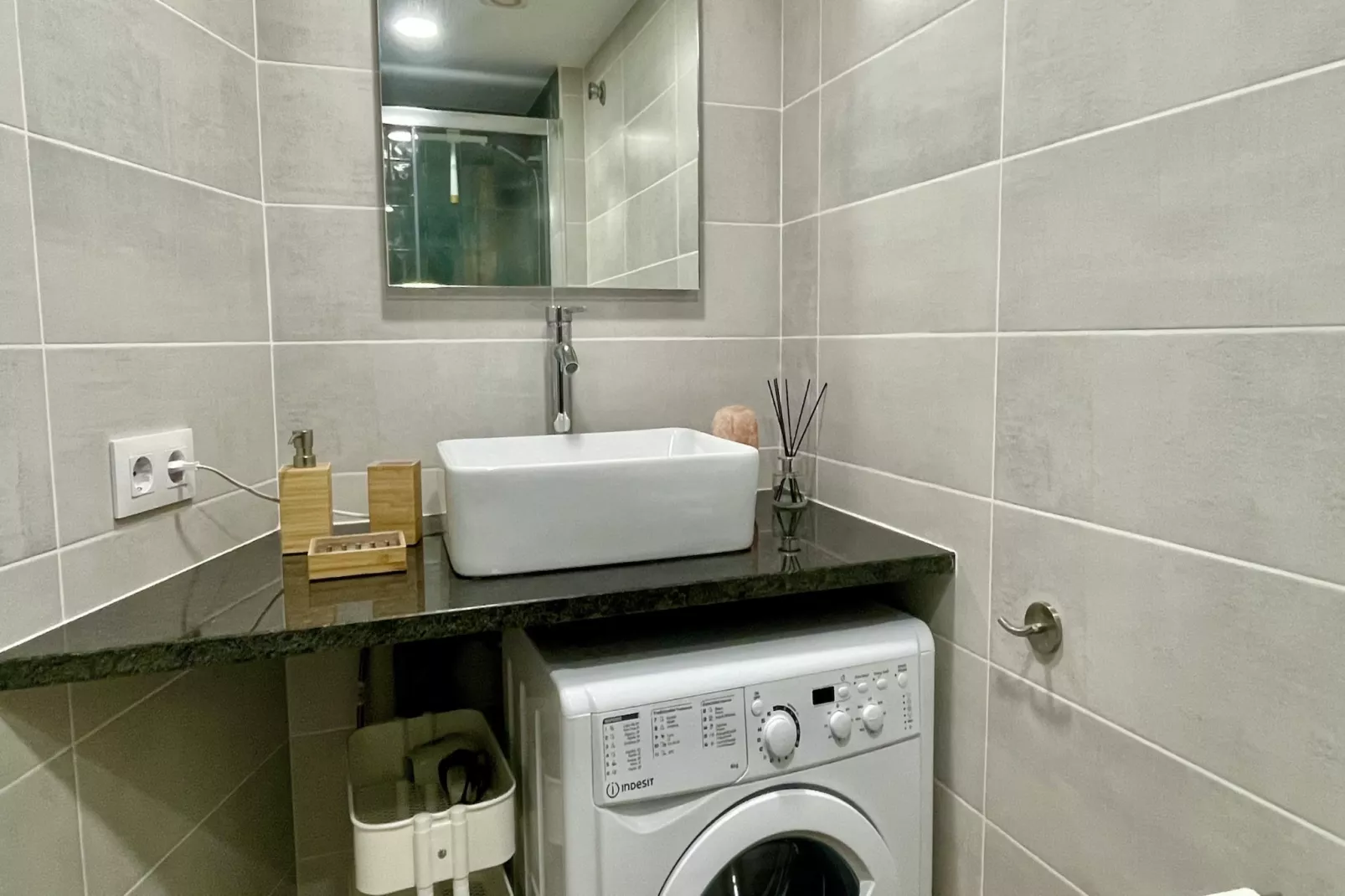 ARGONAVIS 317-Bathroom