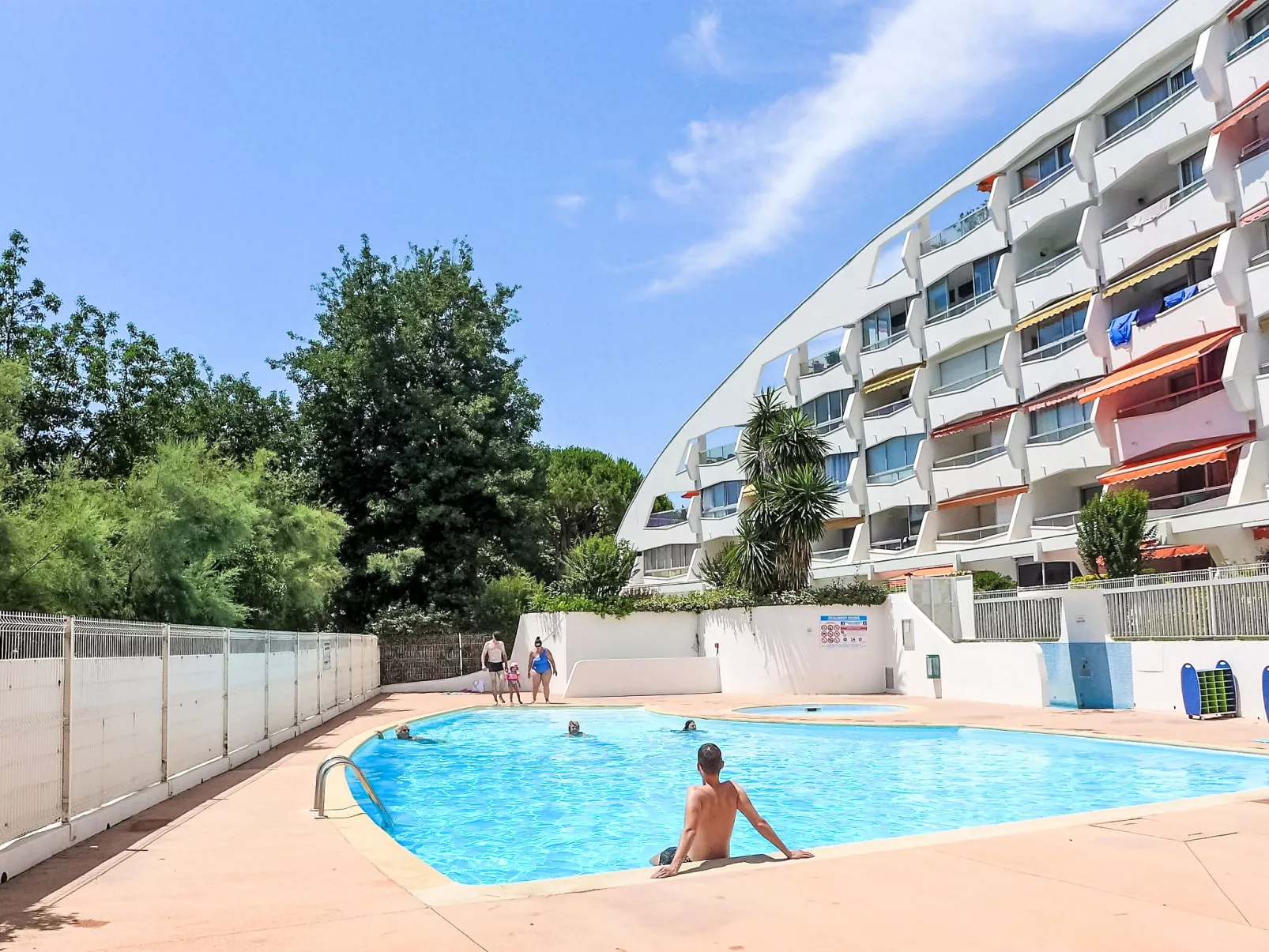 Du Parc II-Outside