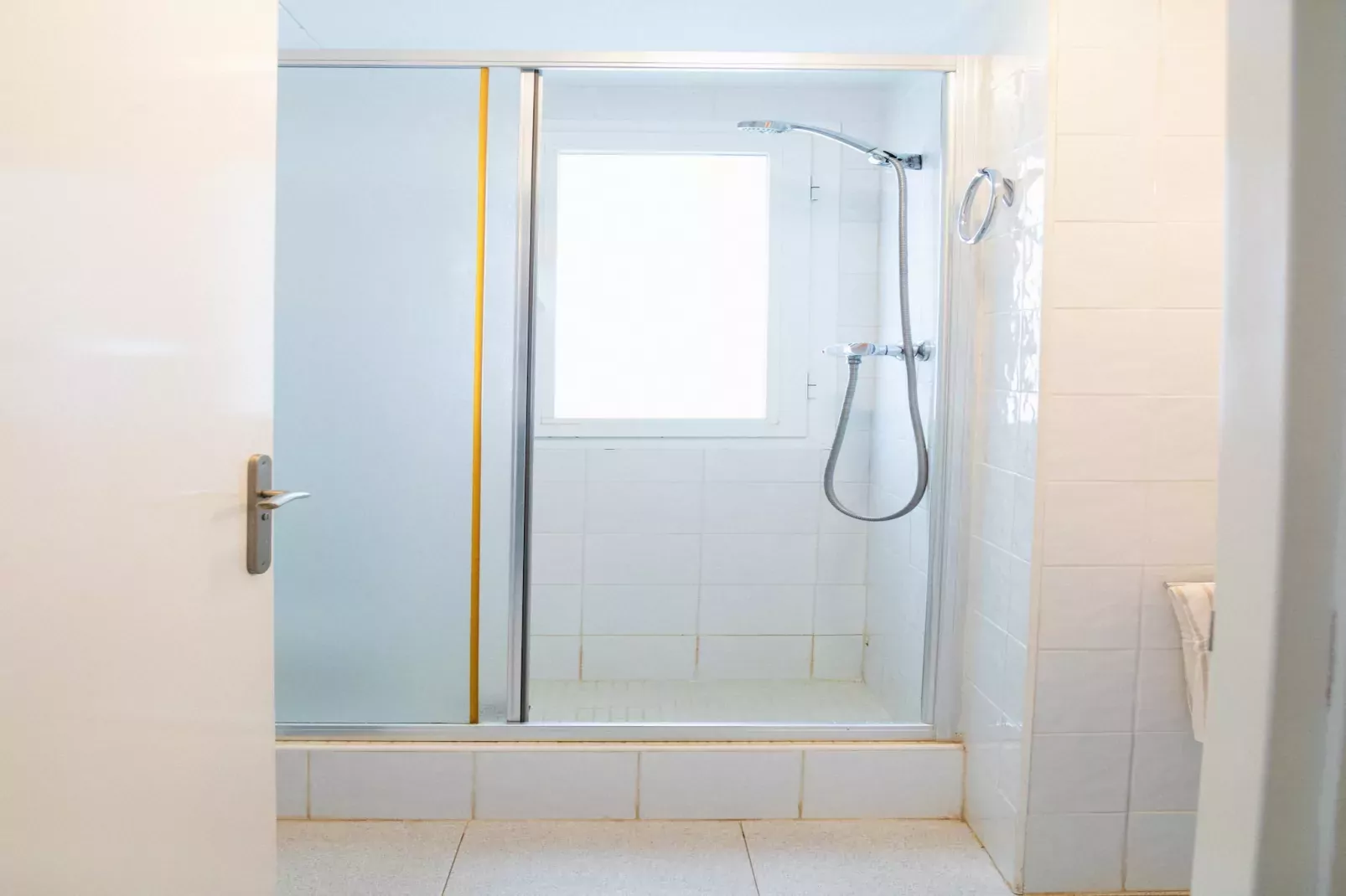 VICTORIA PARK 2-4-Bathroom