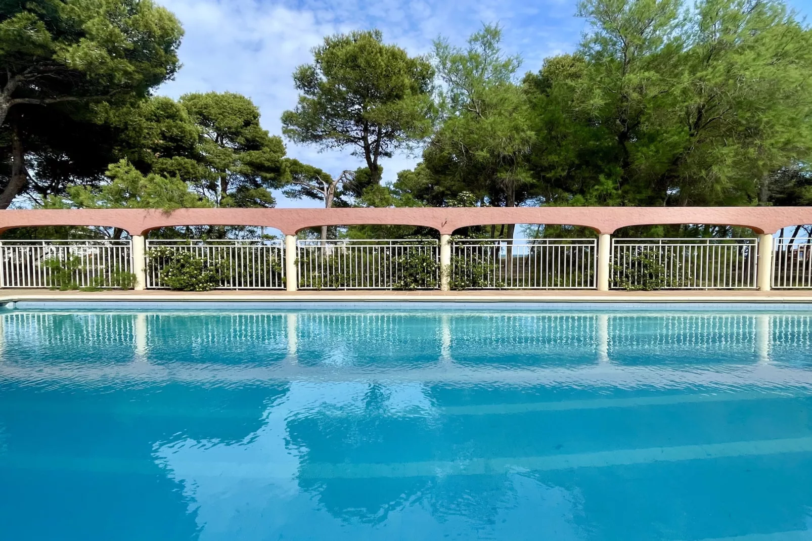 SALLES BEACH 44-Piscine
