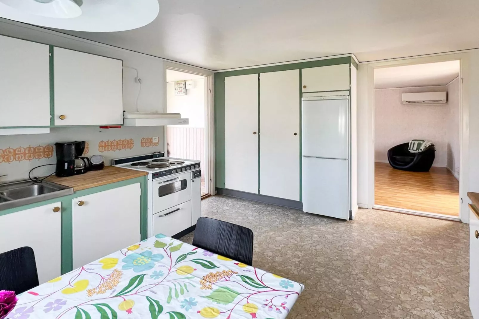 Welcoming cottage near the sea-Indoor