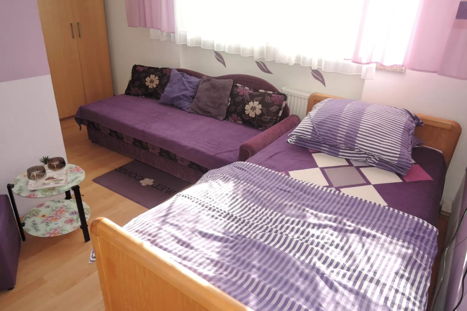 Dwójka fioletowa I piętro-Schlafzimmer