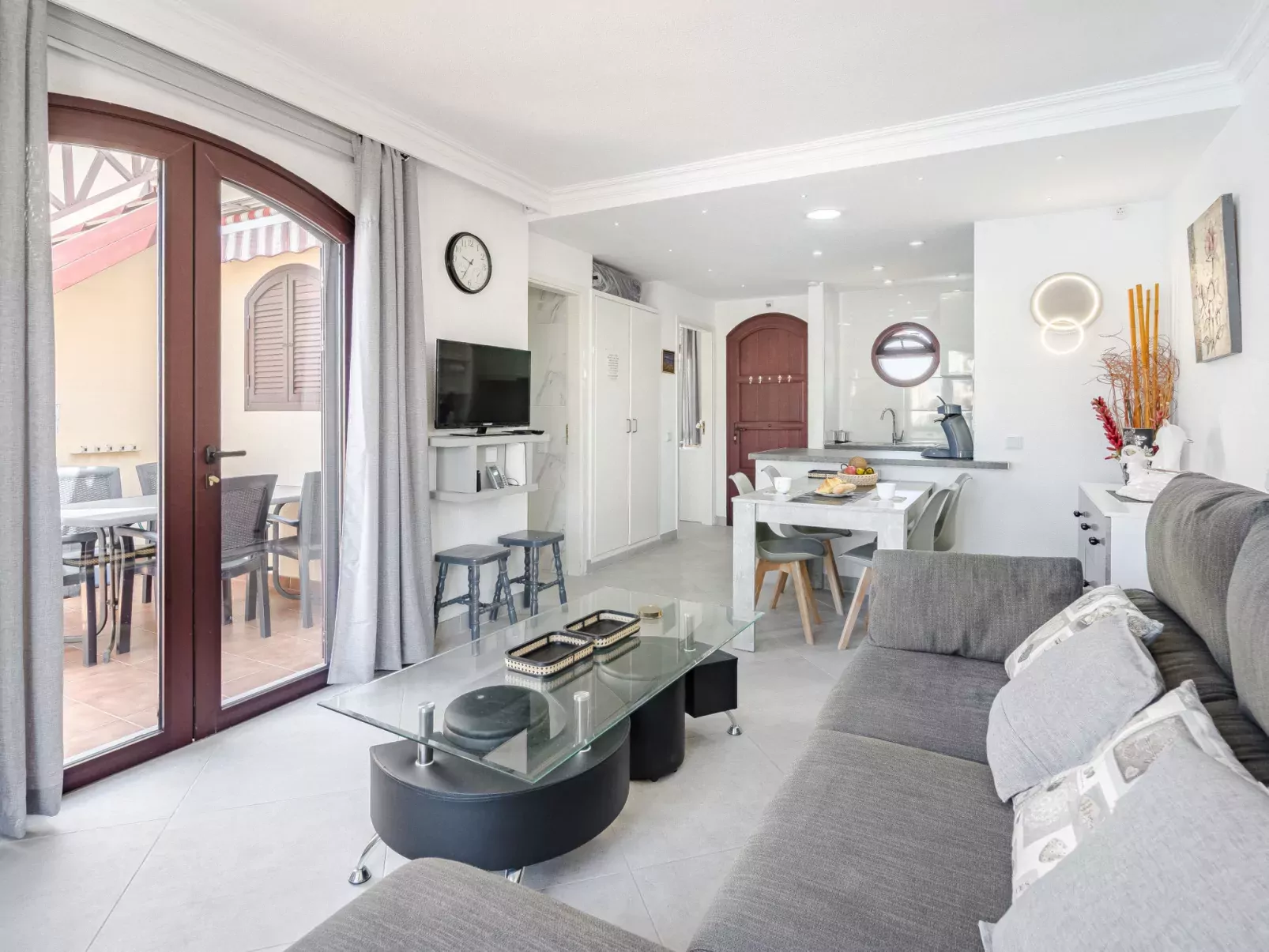Tagoro Solarium & Pool View-Inside
