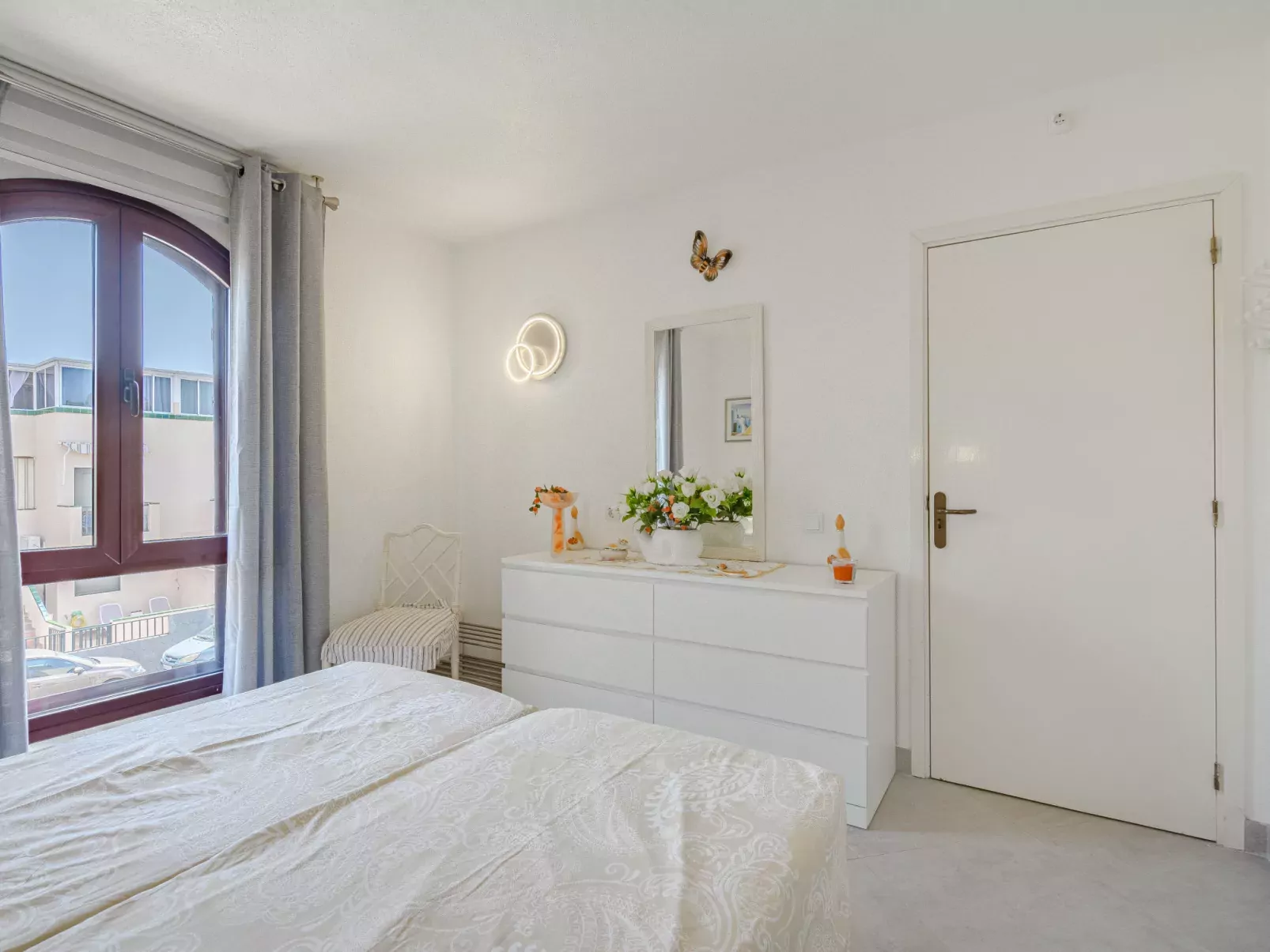 Tagoro Solarium & Pool View-Inside