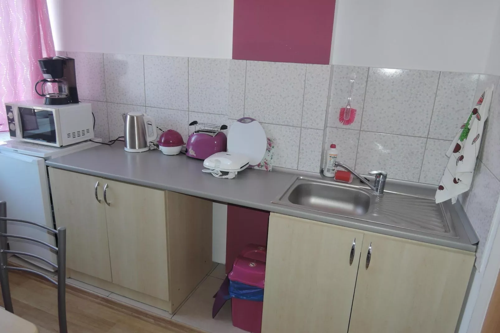 Apartament 4 osobowy fioletowy biskupi-Kitchen