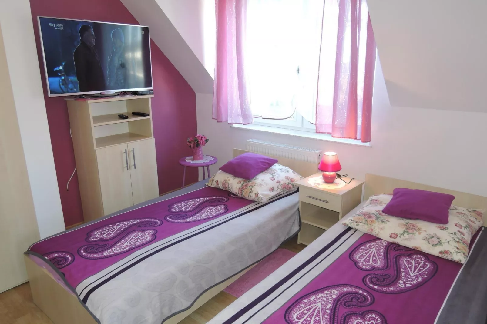 Apartament 4 osobowy fioletowy biskupi-Bedroom