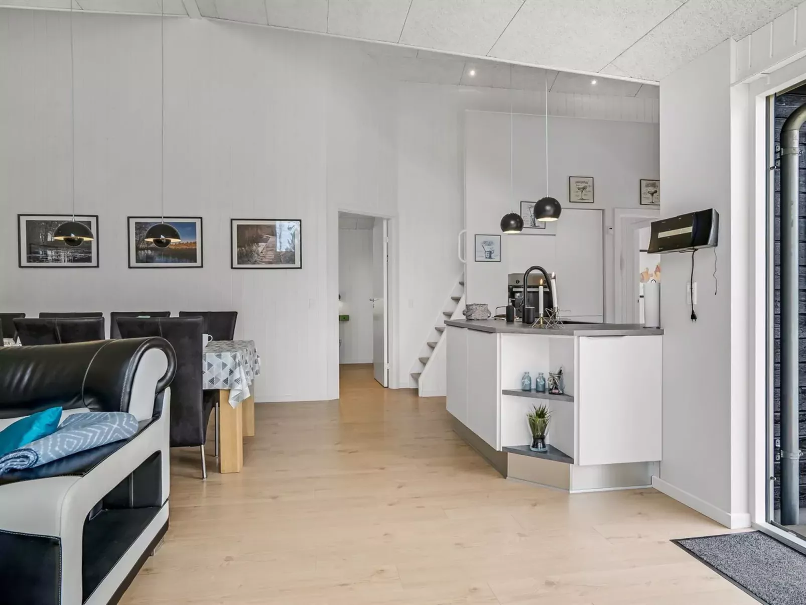 "Sunna" - 1.2km from the sea-Inside