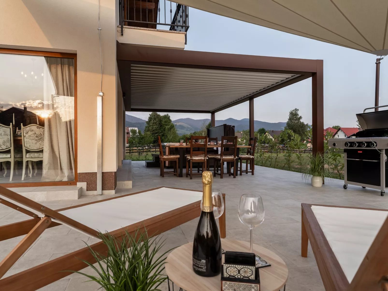 Mountain House Volta 1-Outside