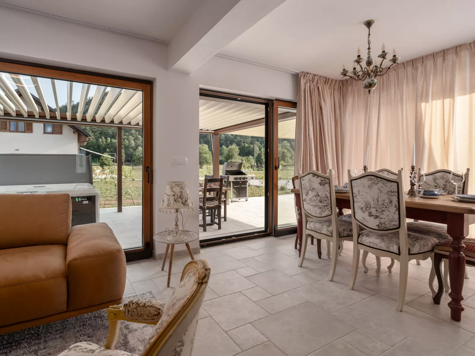 Mountain House Volta 1-Inside