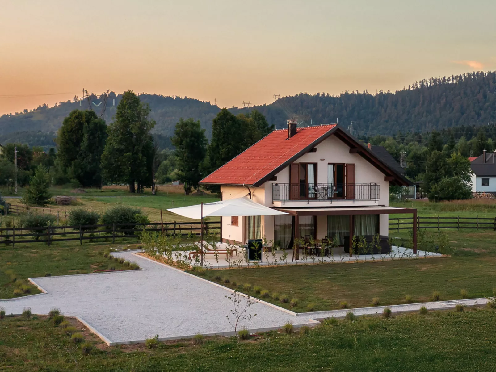Mountain House Volta 1-Outside
