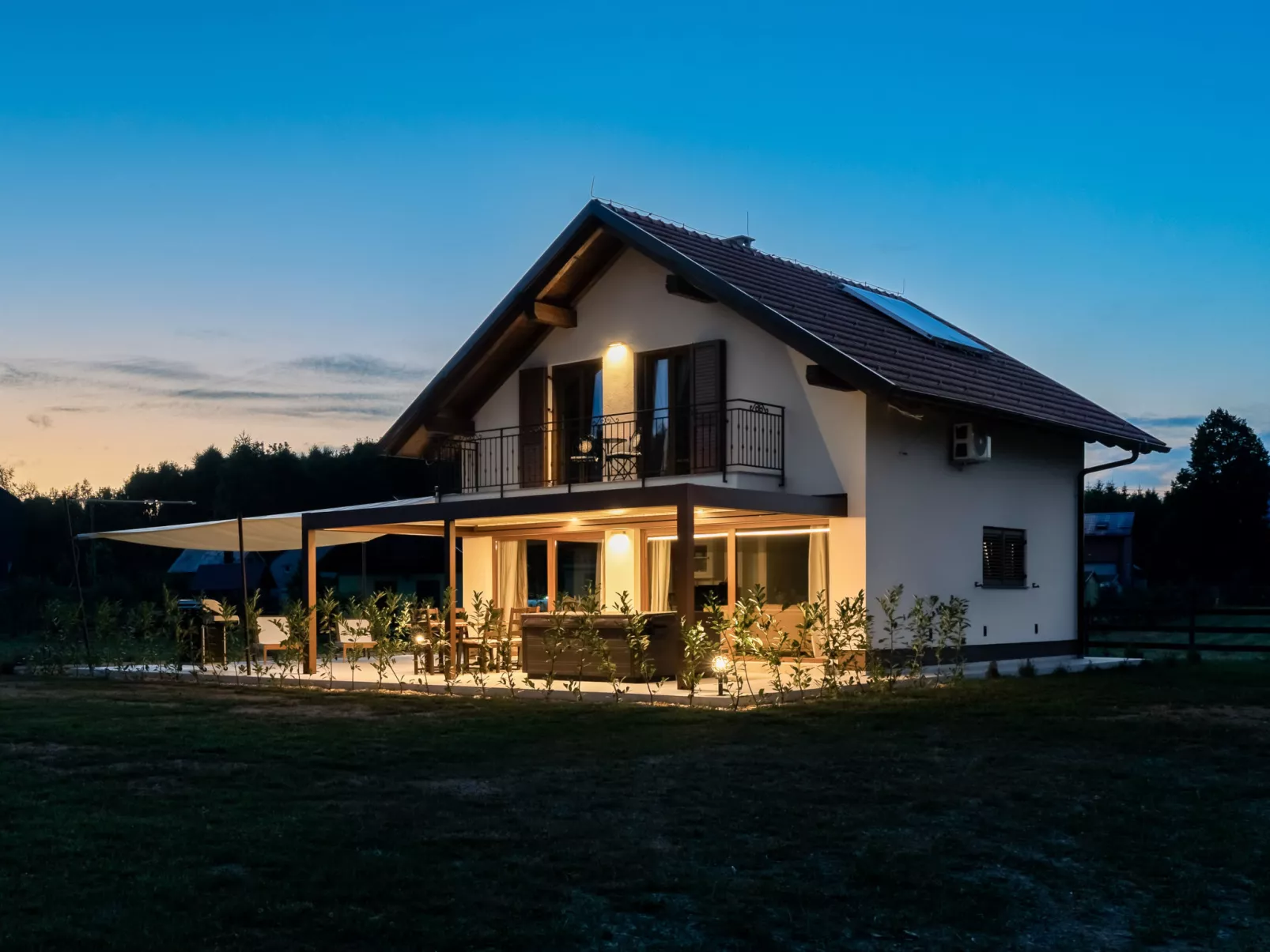 Mountain House Volta 1-Outside