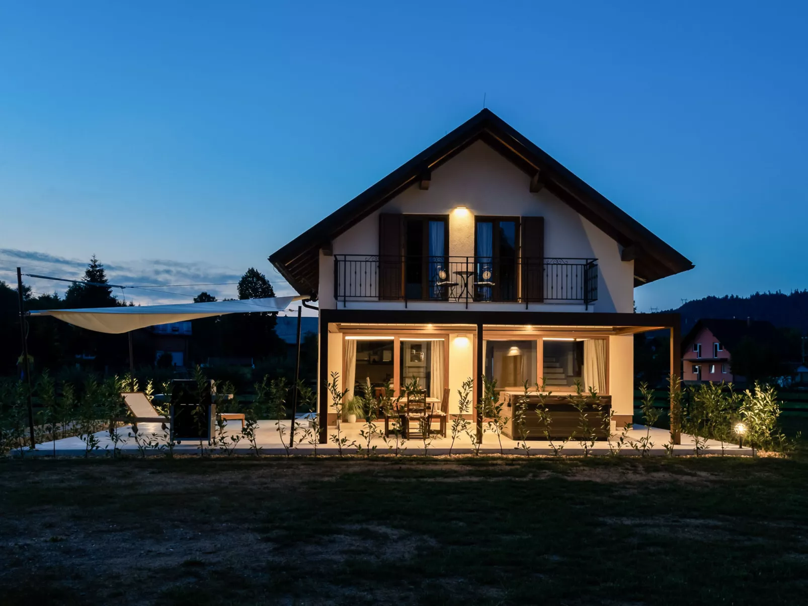 Mountain House Volta 1-Outside