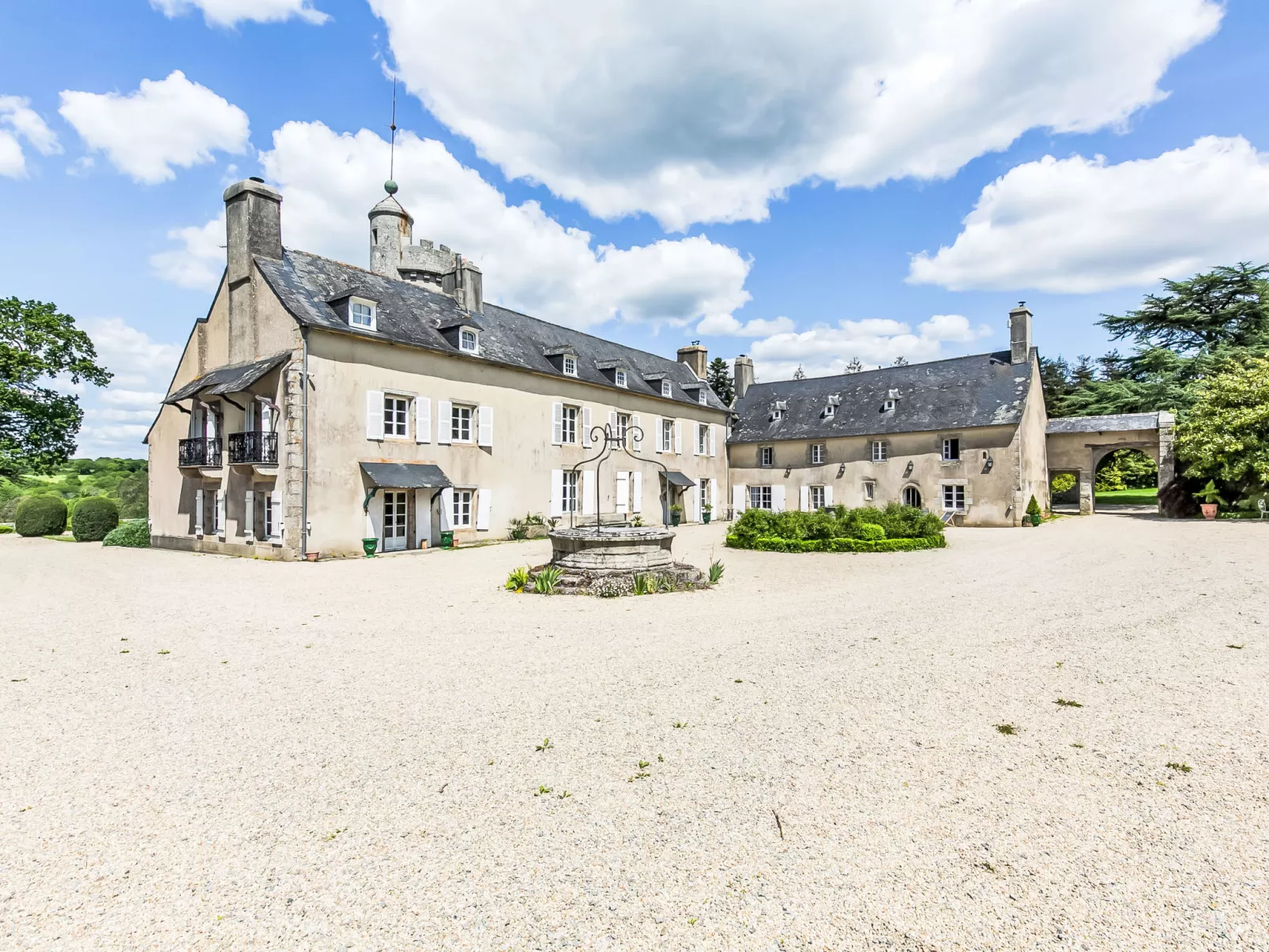 La Manoir du Moros-Outside