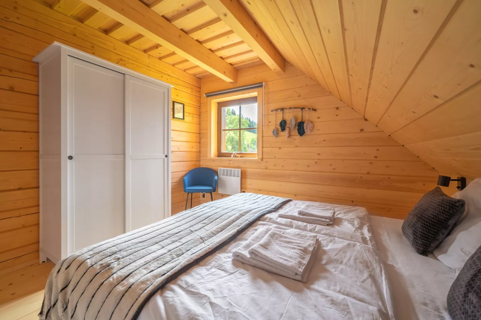 Velké Karlovice MKR545-Schlafzimmer