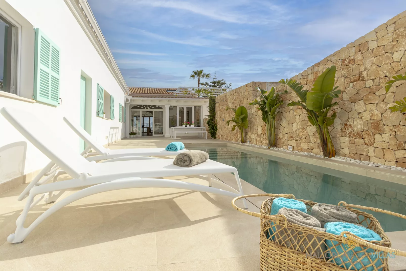 Villa Veles Dos: Tu Escapada de Lujo Frente al Mar-Schwimmbad