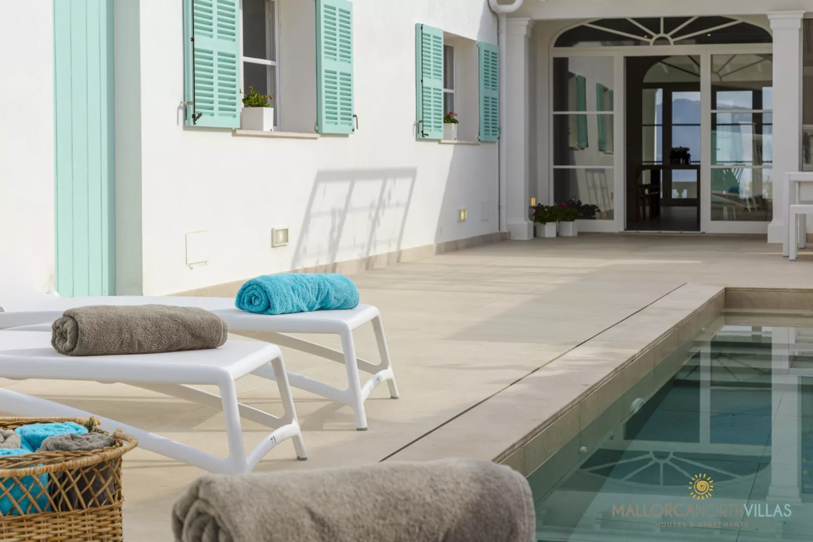 Villa Veles Dos: Tu Escapada de Lujo Frente al Mar-Schwimmbad