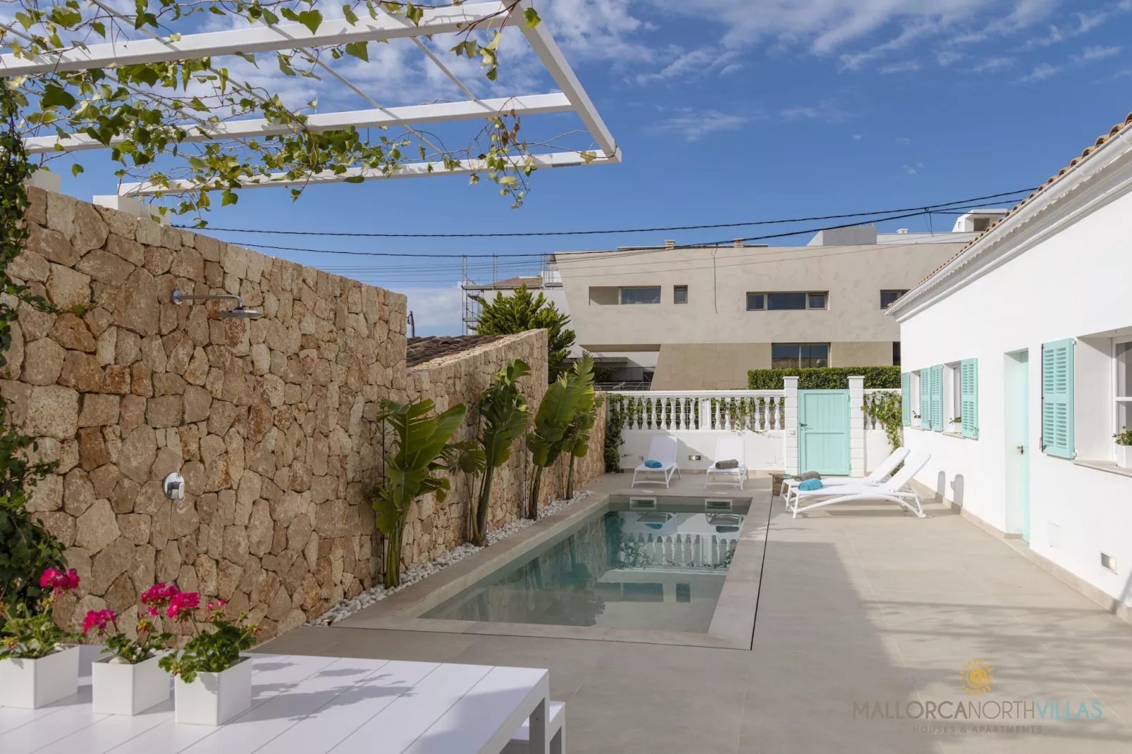 Villa Veles Dos: Tu Escapada de Lujo Frente al Mar-Schwimmbad