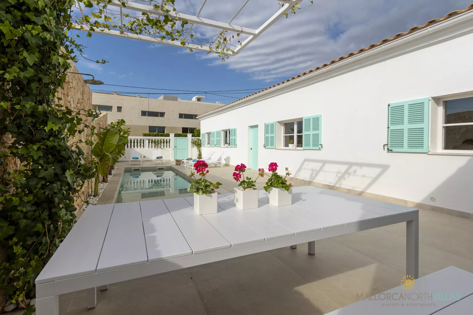 Villa Veles Dos: Tu Escapada de Lujo Frente al Mar-Schwimmbad
