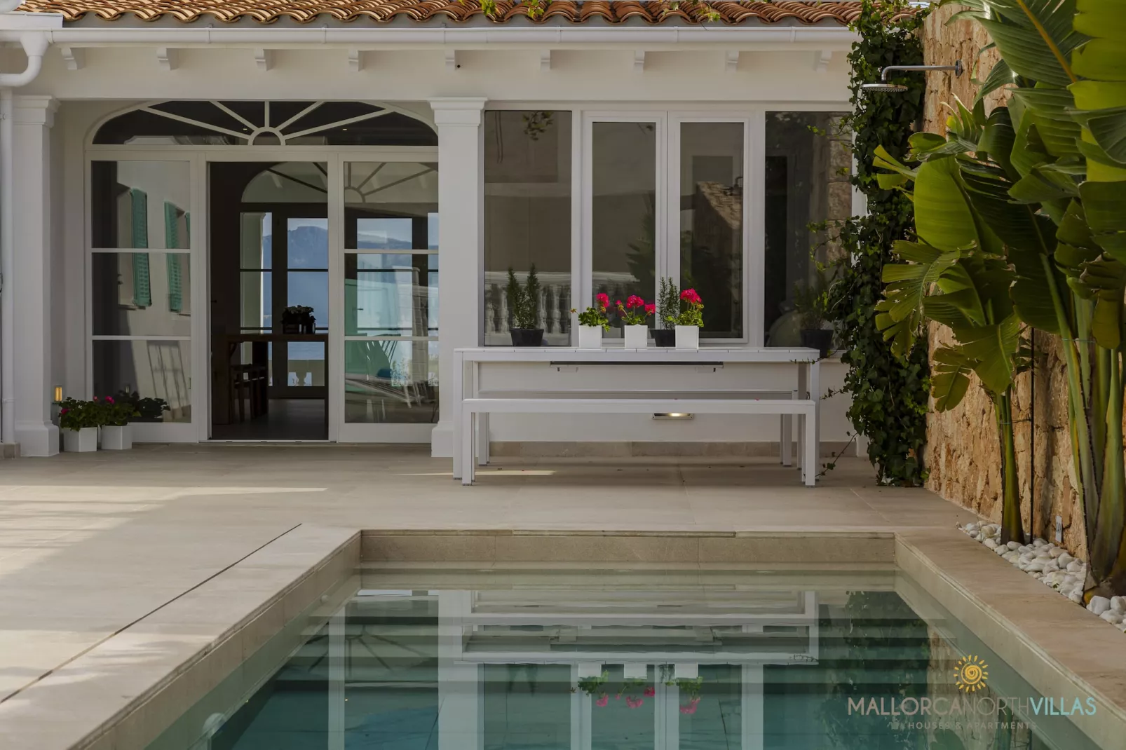Villa Veles Dos: Tu Escapada de Lujo Frente al Mar-Schwimmbad