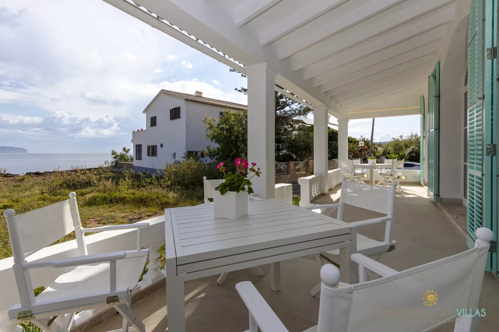 Villa Veles Dos: Tu Escapada de Lujo Frente al Mar-Terrassenbalkon