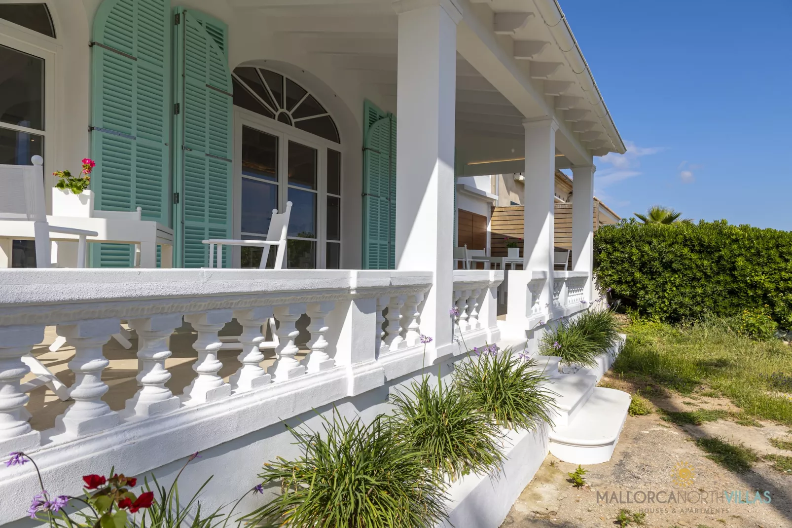 Villa Veles Dos: Tu Escapada de Lujo Frente al Mar-Terrassenbalkon